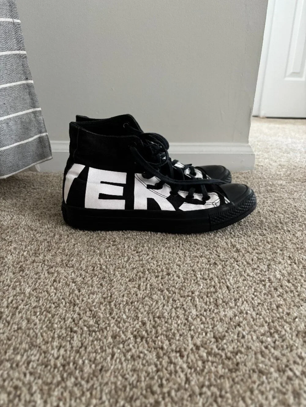 EUC Black LOGO Converse All Star high tops sz 8
